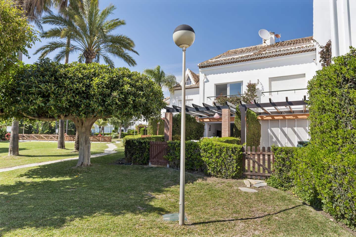 3 sovrum Villa till salu i Estepona med pool - 619 000 € (Ref: 9768992)
