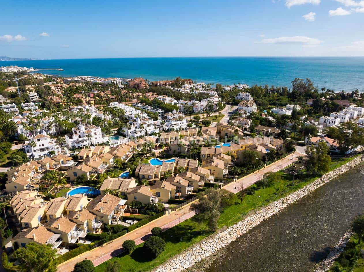 4 chambre Villa/Maison à vendre à Marbella avec piscine - 1 450 000 € (Ref: 9770901)