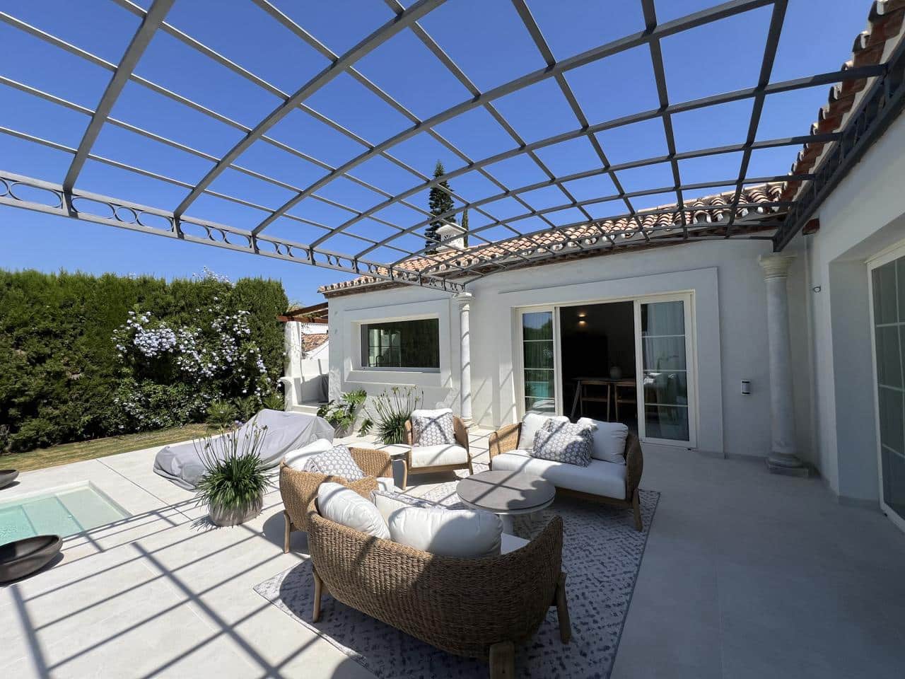 3 bedroom Villa for sale in San Pedro de Alcantara with pool garage - € 2,750,000 (Ref: 9880306)