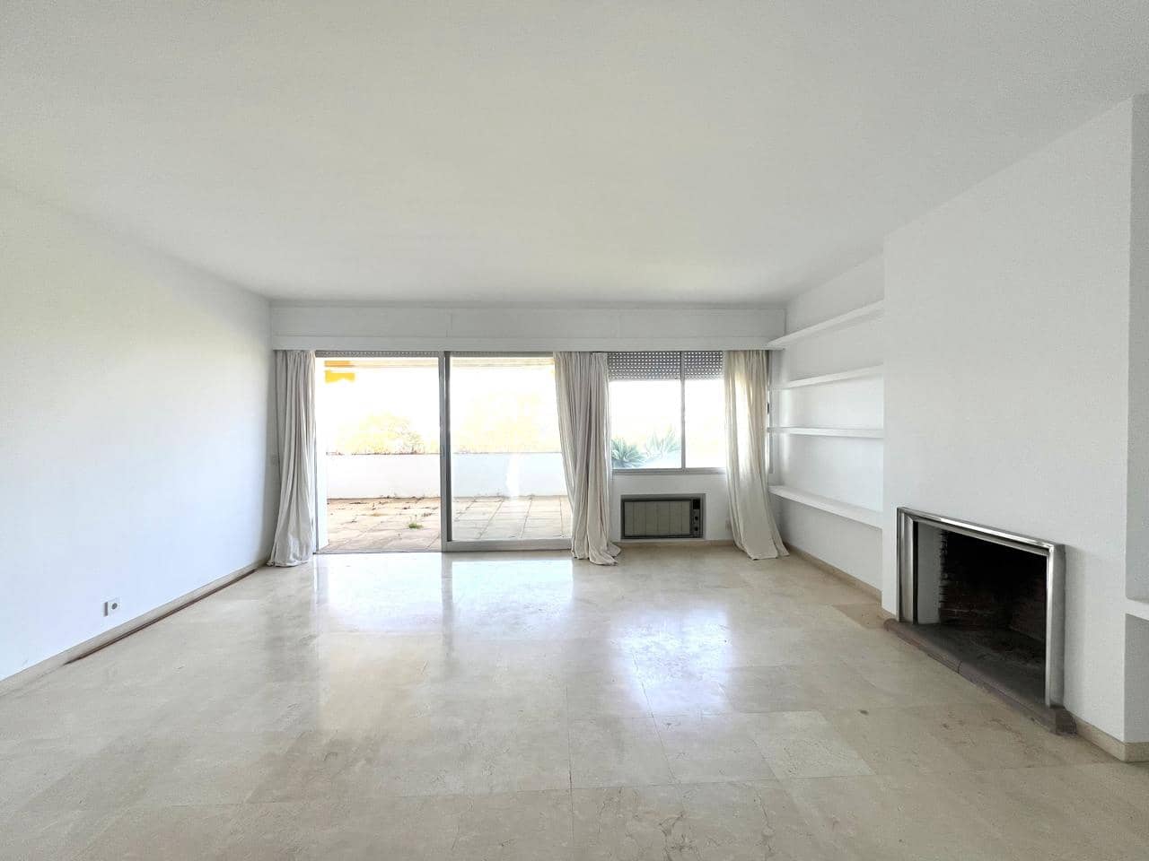 3 bedroom Flat for sale in Marbella with garage - € 633,000 (Ref: 9880307)