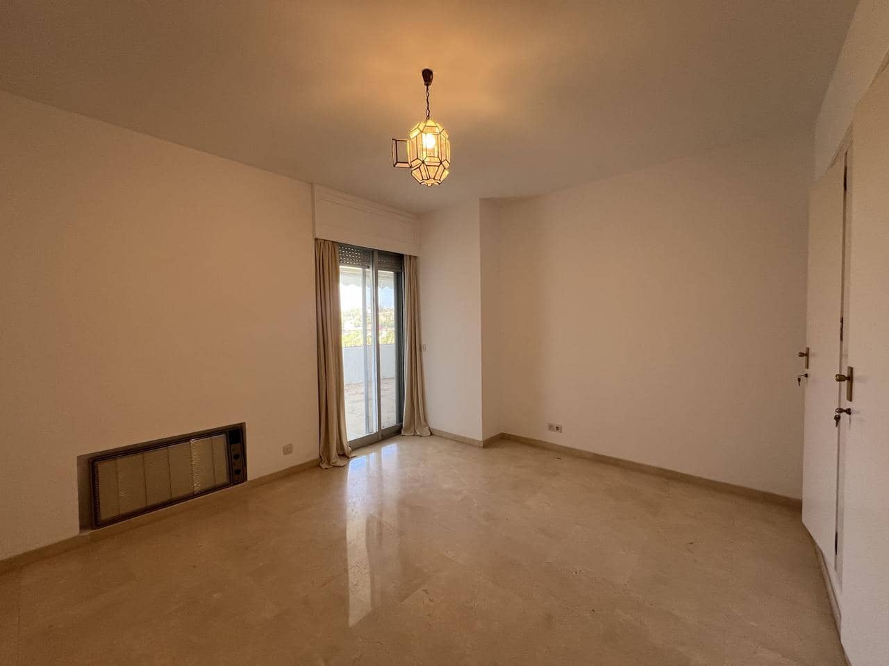 3 bedroom Flat for sale in Marbella with garage - € 633,000 (Ref: 9880307)