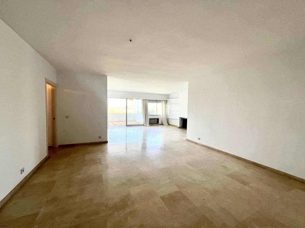 3 bedroom Flat for sale in Marbella with garage - € 633,000 (Ref: 9880307)