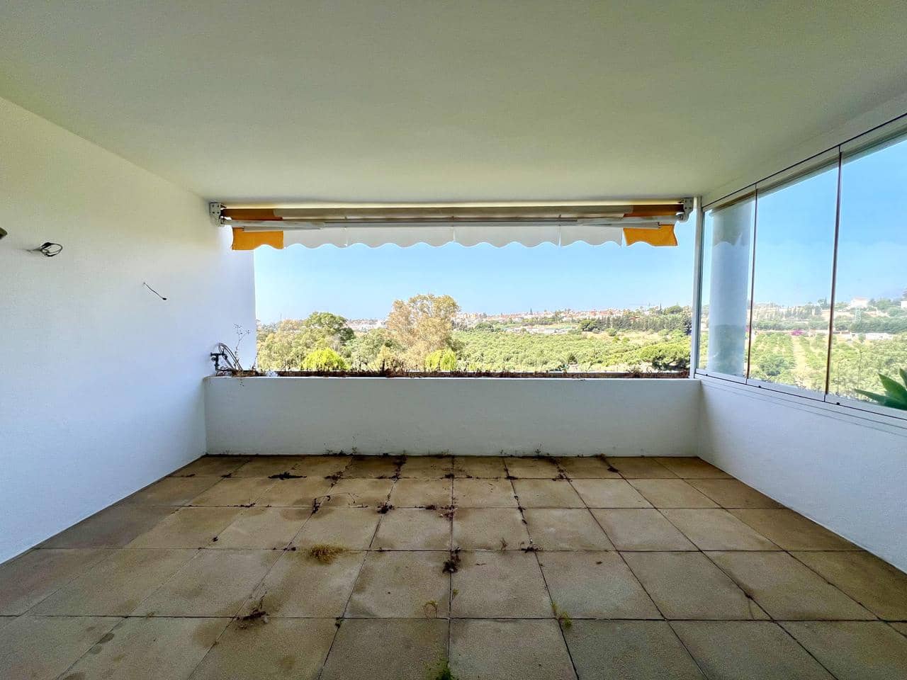 3 bedroom Flat for sale in Marbella with garage - € 633,000 (Ref: 9880307)
