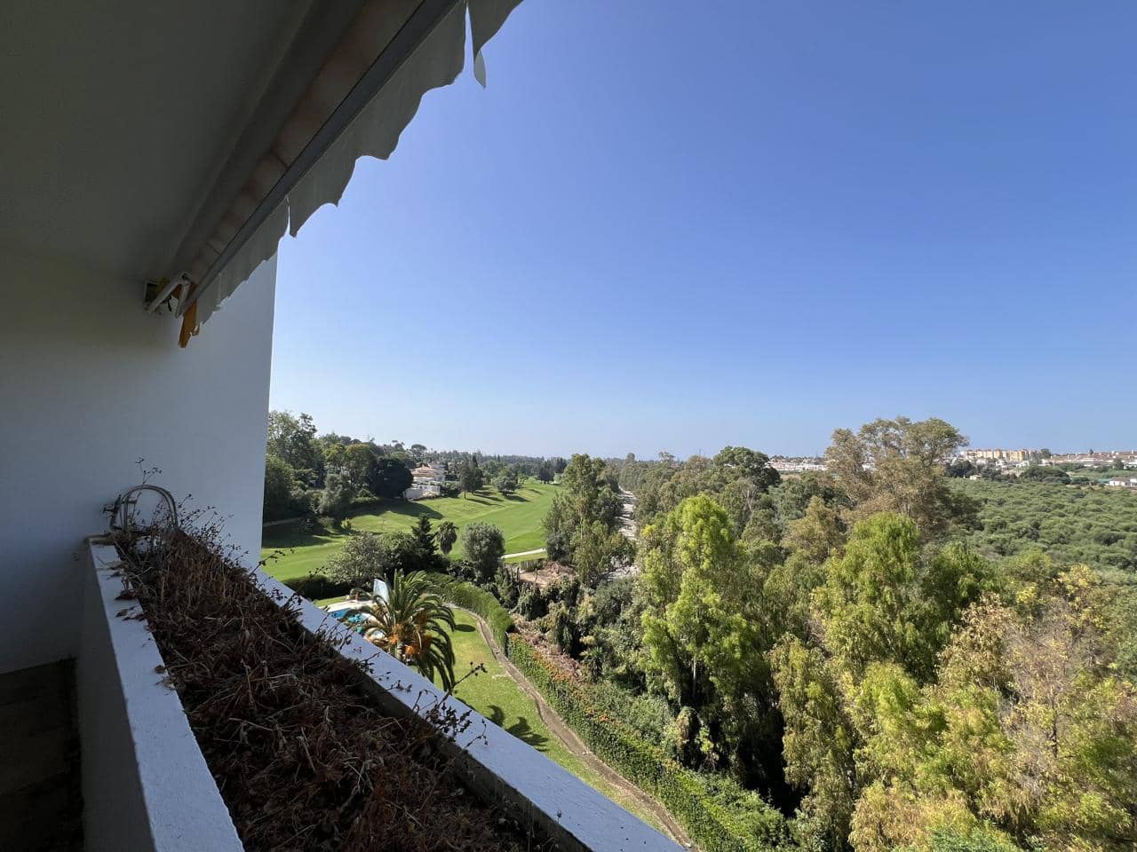 3 bedroom Flat for sale in Marbella with garage - € 633,000 (Ref: 9880307)