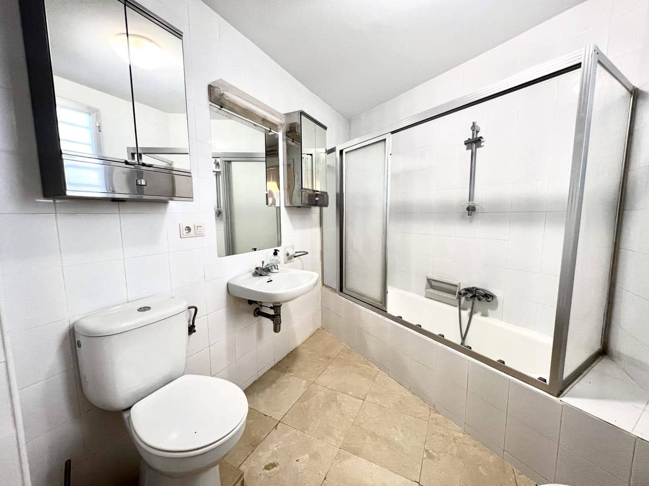 3 bedroom Flat for sale in Marbella with garage - € 633,000 (Ref: 9880307)