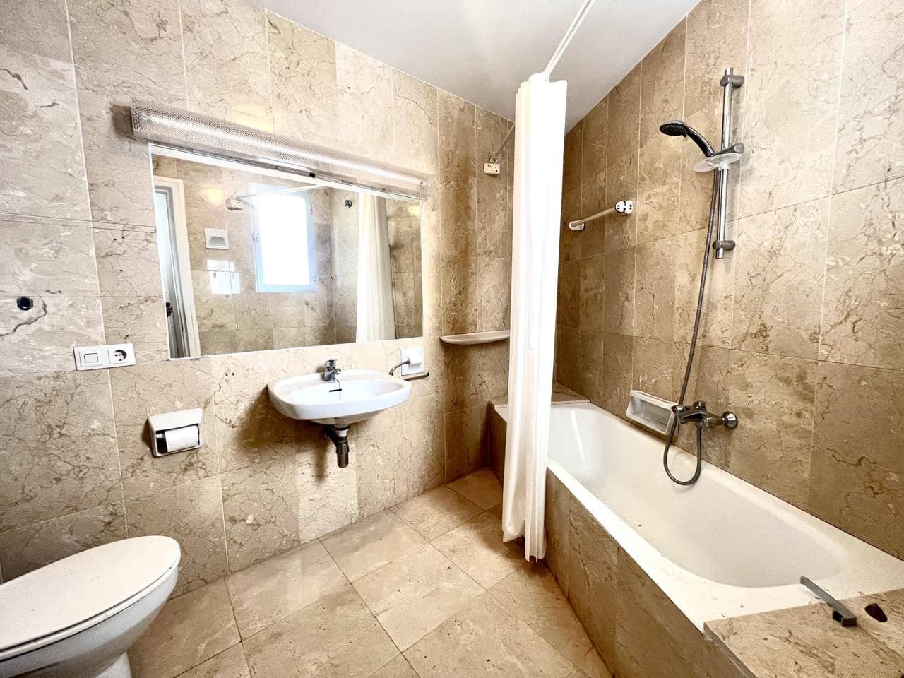 3 bedroom Flat for sale in Marbella with garage - € 633,000 (Ref: 9880307)