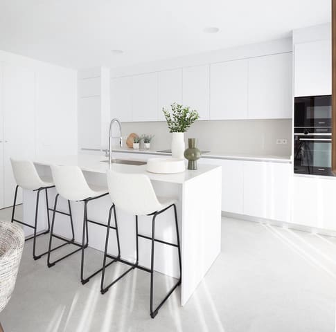 3 soveværelse Lejlighed til salg i Bahía de Marbella, Marbella med garage - € 1.355.000 (Ref: 9938719)