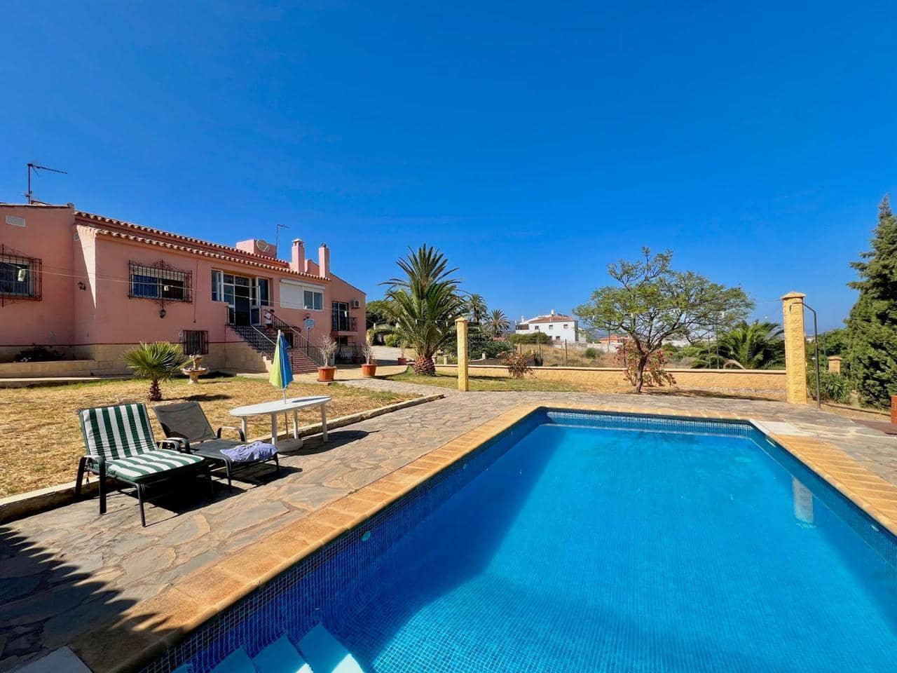 Chalet de 6 habitaciones en Estepona en venta con piscina garaje - 1.490.000 € (Ref: 9975993)