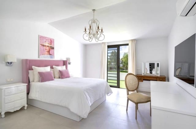 Chalet de 4 habitaciones en Guadalmina Alta, Marbella en venta con piscina garaje - 2.900.000 € (Ref: 9975995)