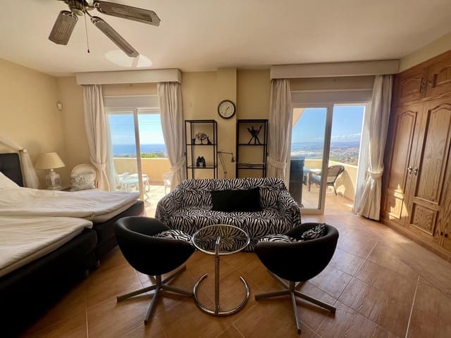 6 soverom Villa til salgs i Altos de Estepona, Estepona med svømmebasseng garasje - € 1 190 000 (Ref: 9975996)
