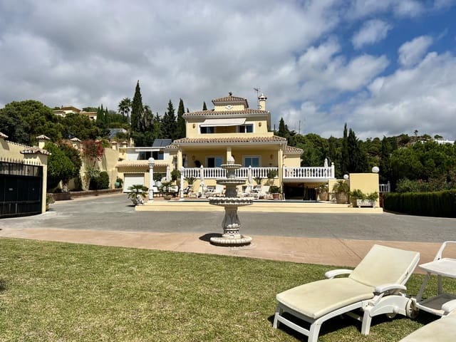 6 soverom Villa til salgs i Altos de Estepona, Estepona med svømmebasseng garasje - € 1 190 000 (Ref: 9975996)