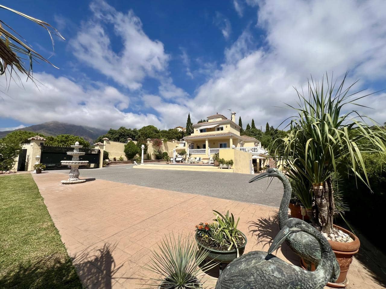 6 soverom Villa til salgs i Estepona med svømmebasseng garasje - € 1 190 000 (Ref: 9975996)