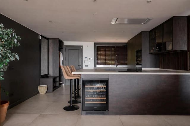3 soverom Leilighet til salgs i Las Brisas, Marbella med garasje - € 1 350 000 (Ref: 9981566)