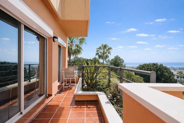 3 soverom Leilighet til salgs i Las Brisas, Marbella med garasje - € 1 350 000 (Ref: 9981566)