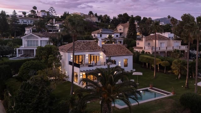 4 soveværelse Villa til salg i La Dama de Noche - La Alzambra, Marbella med swimmingpool garage - € 3.495.000 (Ref: 9987168)