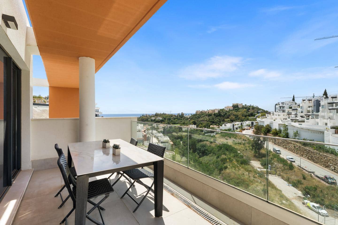 3 soveværelse Lejlighed til salg i Benahavis med garage - € 799.000 (Ref: 9987169)