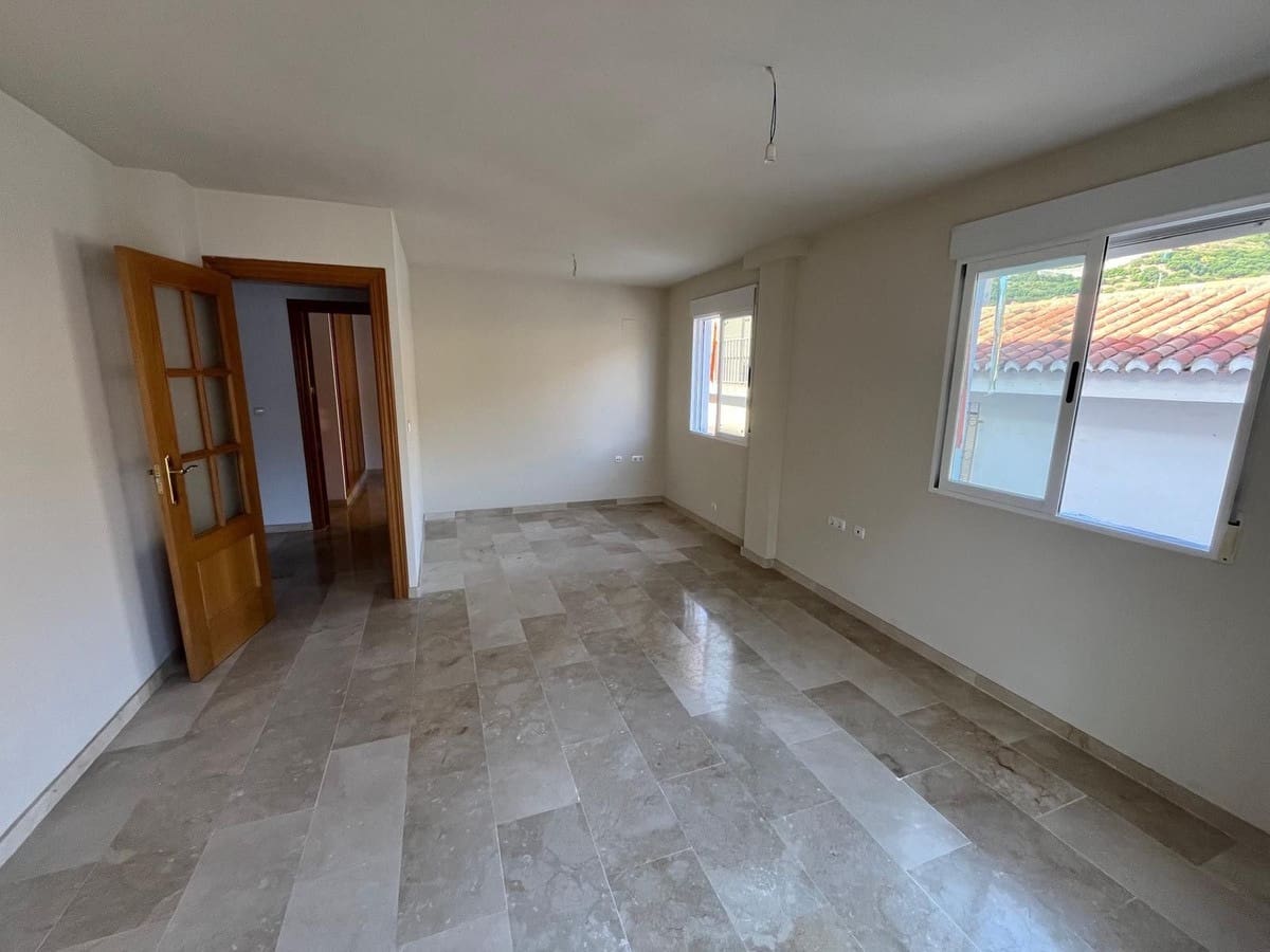 3 camera da letto Casa in vendita in Jete con garage - 160.000 € (Rif: 10042647)