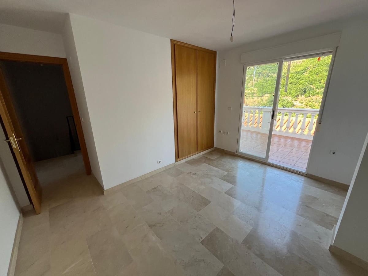 3 camera da letto Casa in vendita in Jete con garage - 160.000 € (Rif: 10042647)