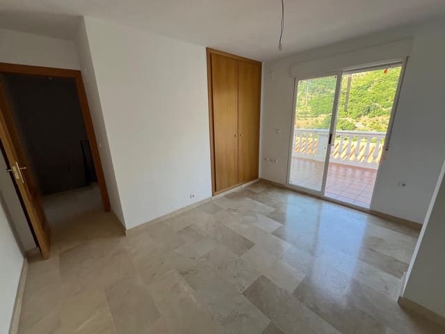 3 camera da letto Casa in vendita in Jete con garage - 160.000 € (Rif: 10042647)