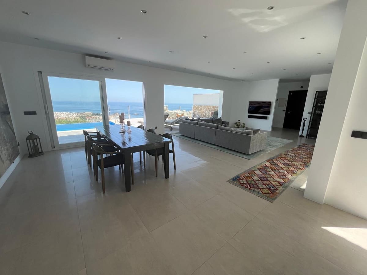 2 bedroom Villa for sale in Almunecar with pool garage - € 995,000 (Ref: 8433308)