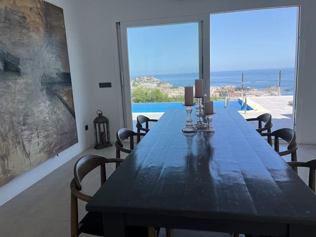 2 soverom Villa til salgs i Almuñécar med svømmebasseng garasje - € 995 000 (Ref: 8433308)