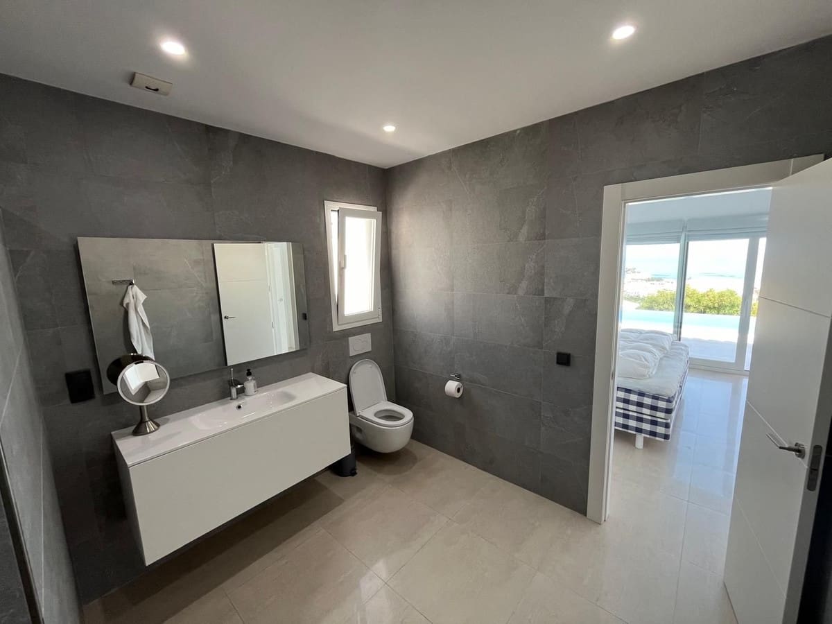 2 bedroom Villa for sale in Almunecar with pool garage - € 995,000 (Ref: 8433308)