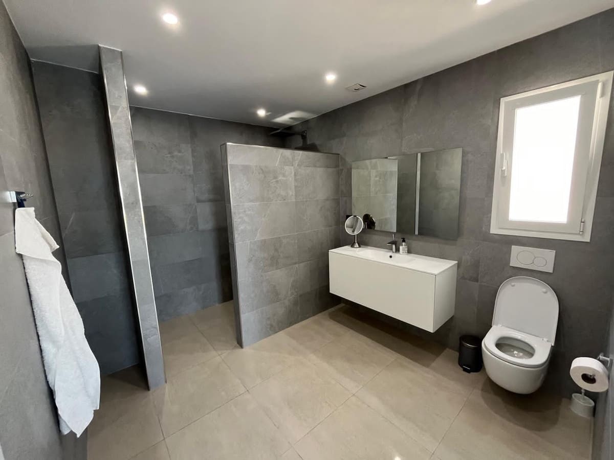 2 bedroom Villa for sale in Almunecar with pool garage - € 995,000 (Ref: 8433308)