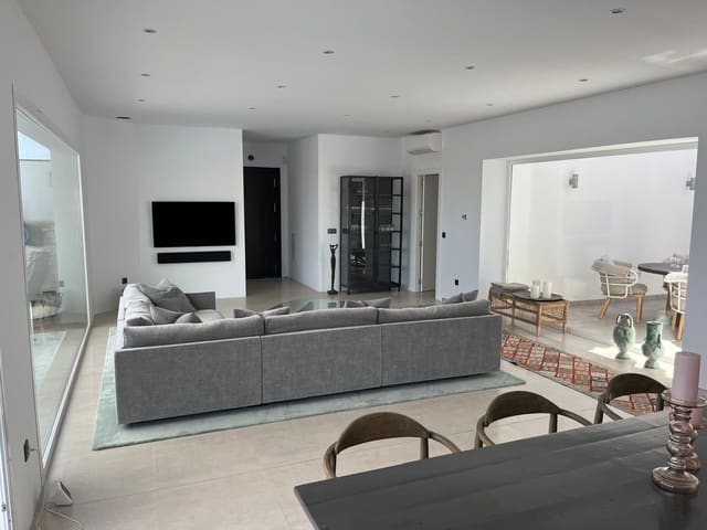 2 soverom Villa til salgs i Almuñécar med svømmebasseng garasje - € 995 000 (Ref: 8433308)