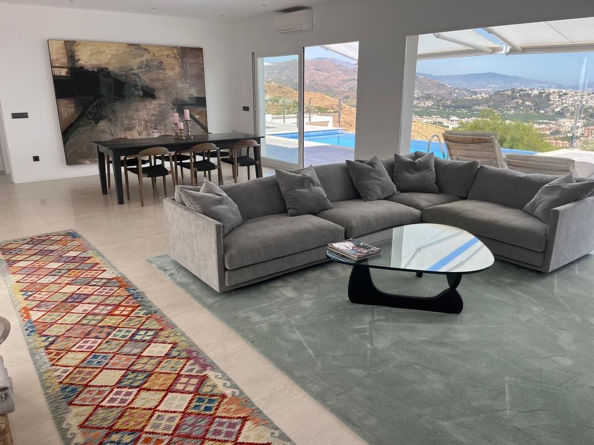 2 bedroom Villa for sale in Almunecar with pool garage - € 995,000 (Ref: 8433308)