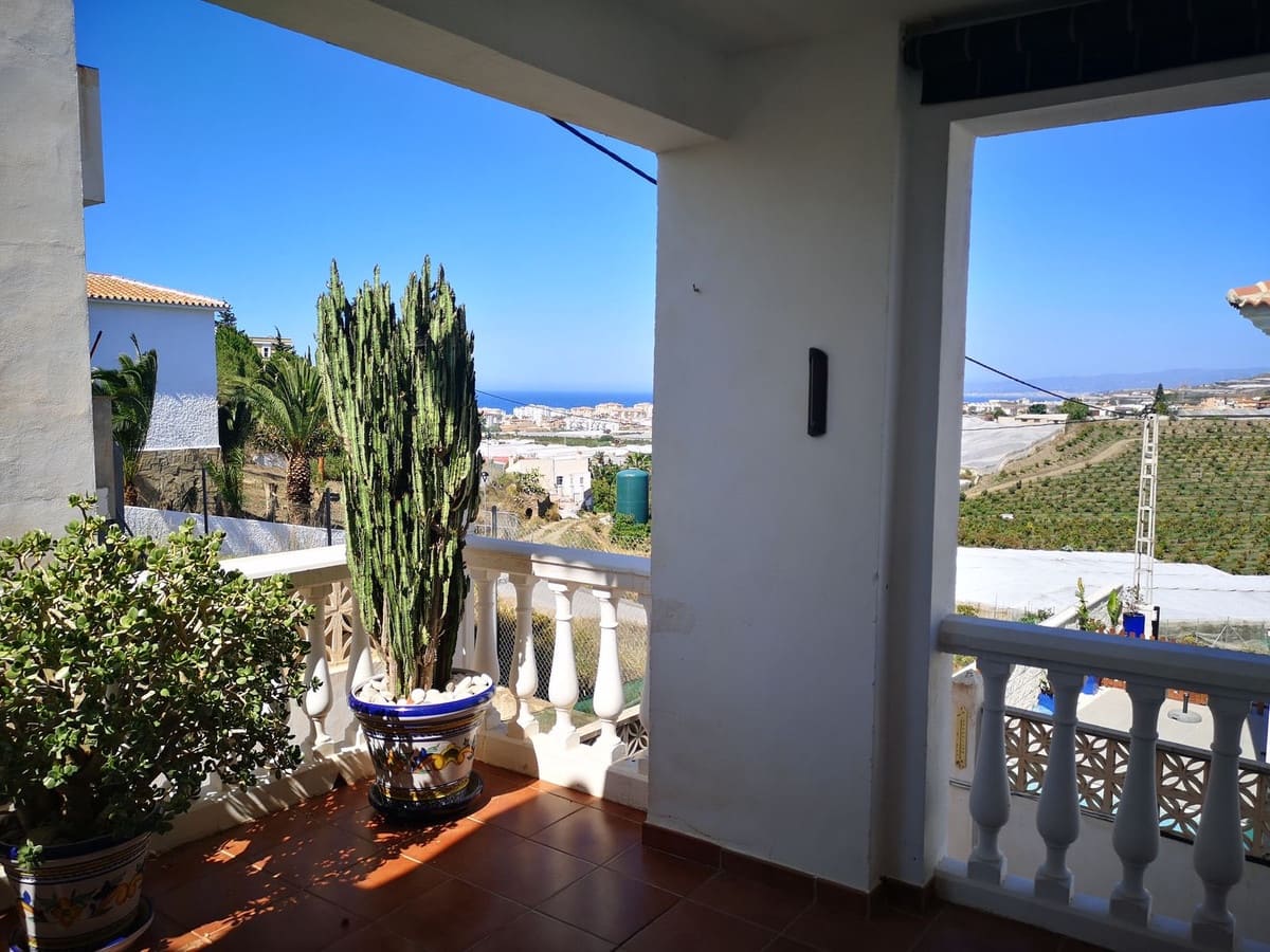3 soveværelse Villa til salg i Torrox-Costa med swimmingpool garage - € 425.000 (Ref: 8433447)
