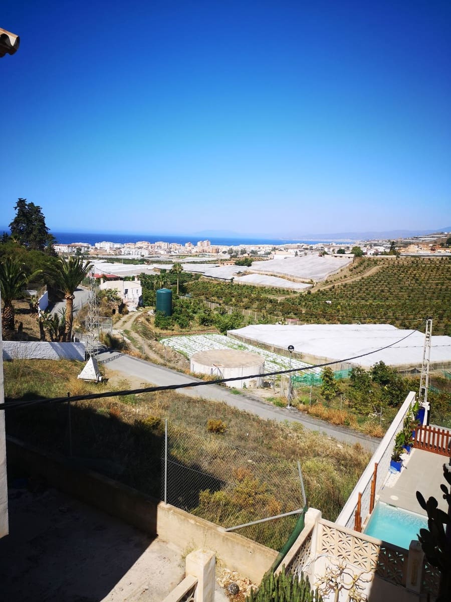 3 soveværelse Villa til salg i Torrox-Costa med swimmingpool garage - € 425.000 (Ref: 8433447)