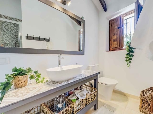 2 soveværelse Finca/Landehus til salg i Sayalonga - € 365.000 (Ref: 8459073)