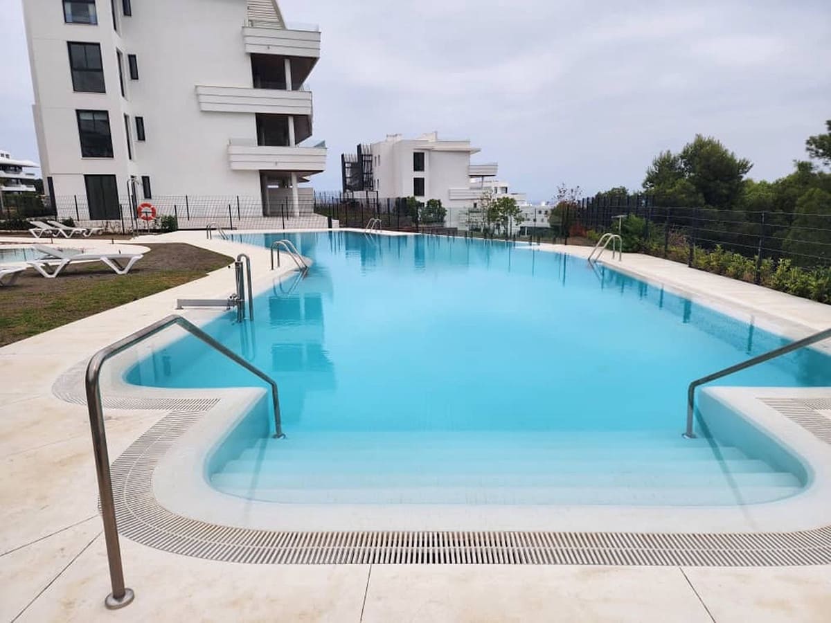 2 bedroom Apartment for sale in Fuengirola with pool garage - € 595,000 (Ref: 8623278)