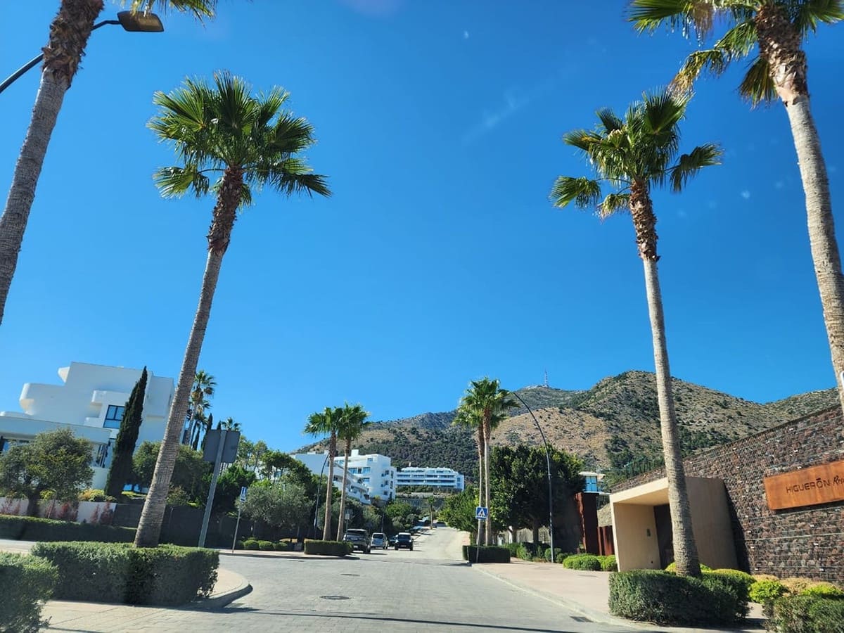 2 bedroom Apartment for sale in Fuengirola with pool garage - € 595,000 (Ref: 8623278)