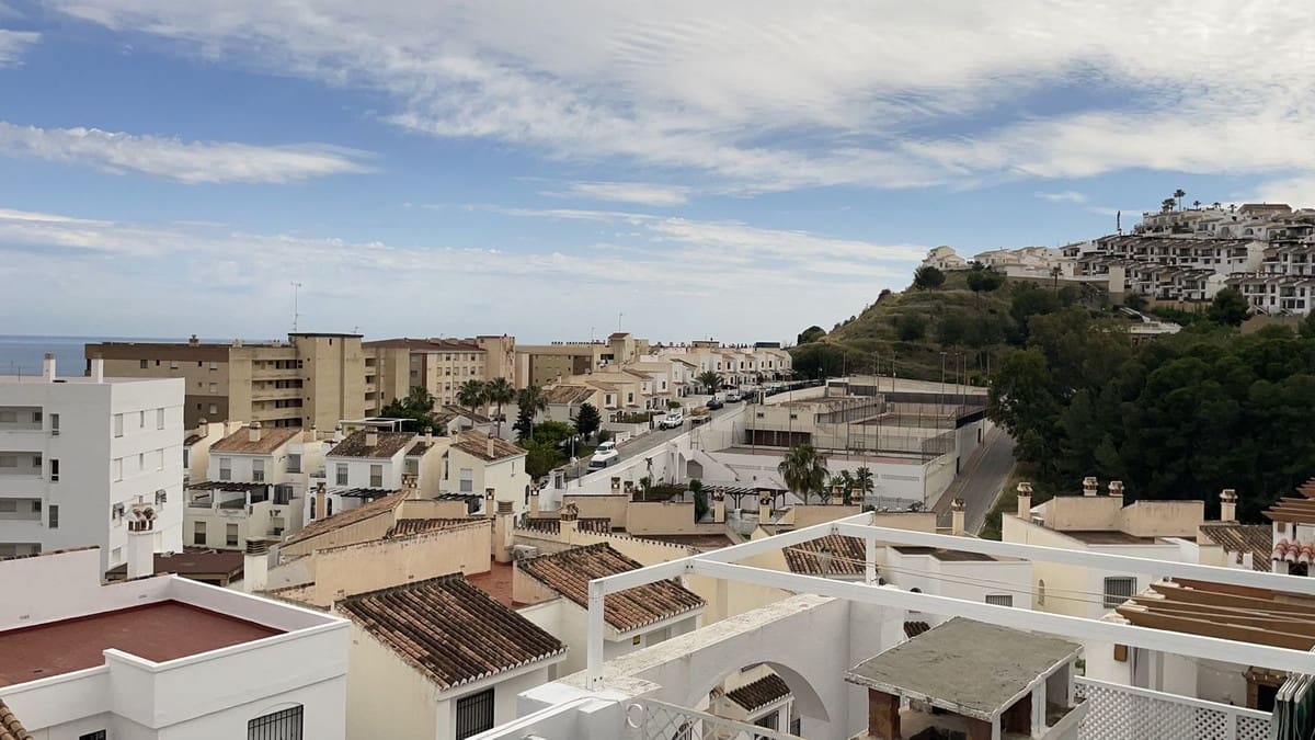 3 soverom Hus til salgs i Almunecar med svømmebasseng garasje - € 324 000 (Ref: 8989913)