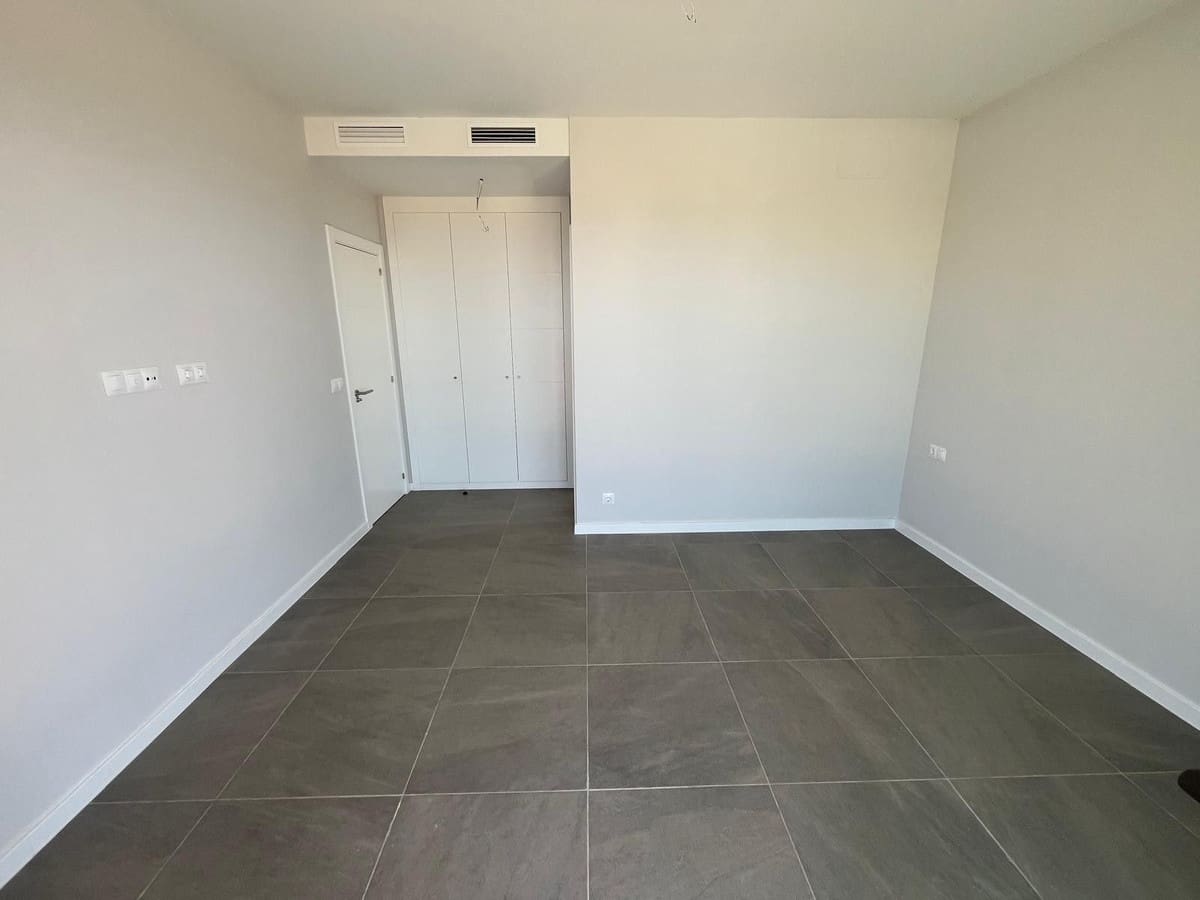 3 soveværelse Semi-Rækkehus til salg i Riviera del Sol med swimmingpool garage - € 699.000 (Ref: 9025636)