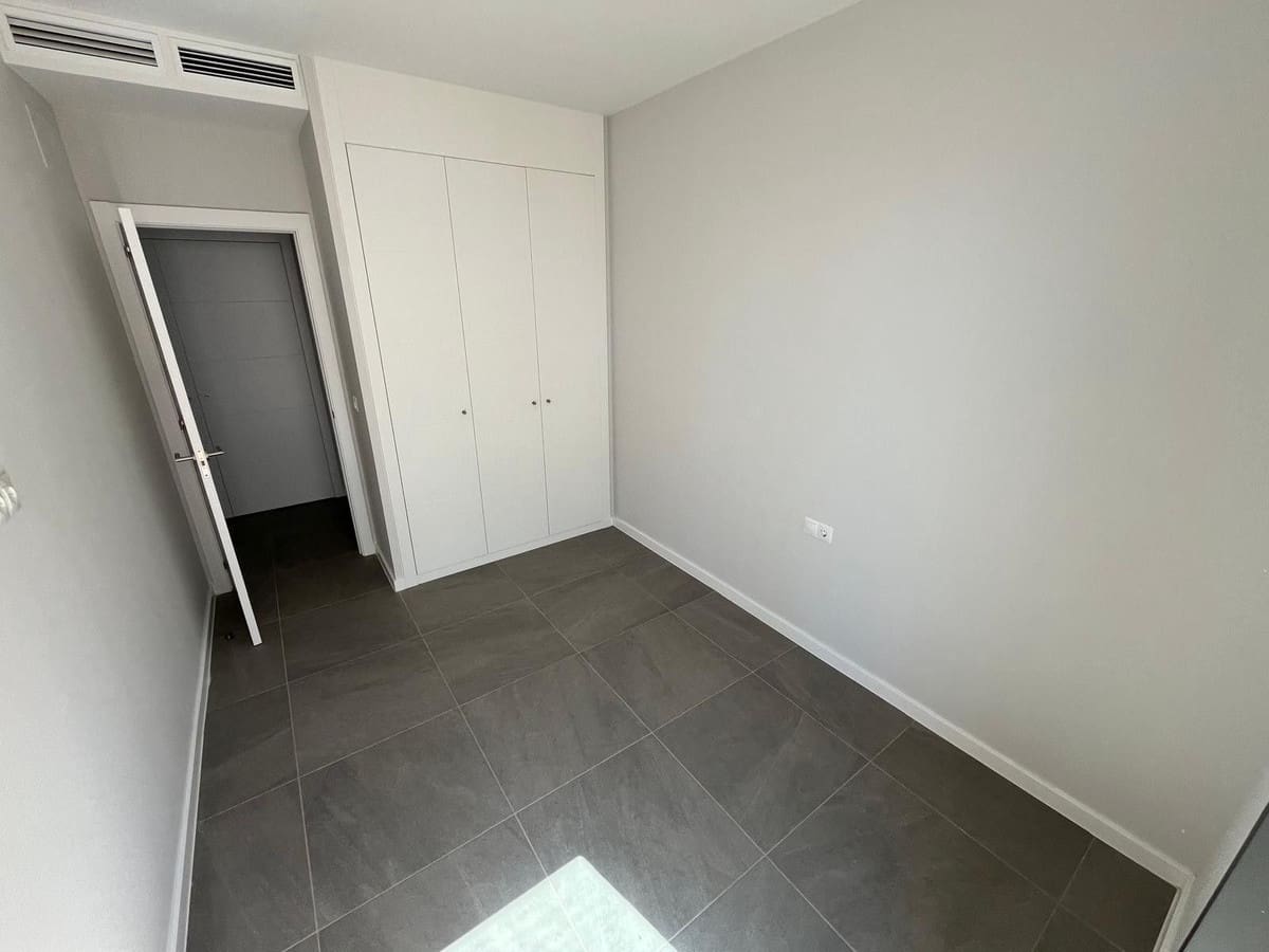 3 soveværelse Semi-Rækkehus til salg i Riviera del Sol med swimmingpool garage - € 699.000 (Ref: 9025636)