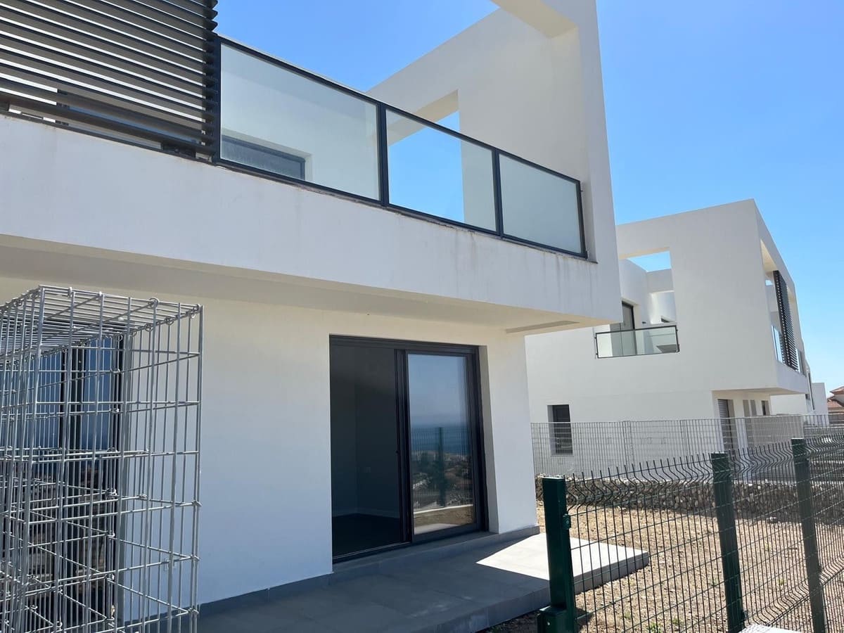 3 soveværelse Semi-Rækkehus til salg i Riviera del Sol med swimmingpool garage - € 699.000 (Ref: 9025636)