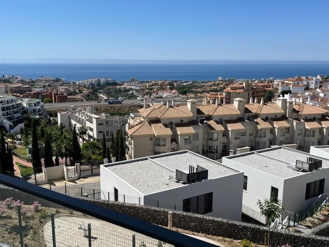 3 soveværelse Semi-Rækkehus til salg i Riviera del Sol, Mijas med swimmingpool garage - € 699.000 (Ref: 9025636)