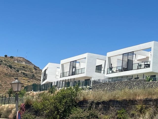 3 bedroom Semi-detached Villa for sale in Riviera del Sol, Mijas with pool garage - € 684,000 (Ref: 9025637)