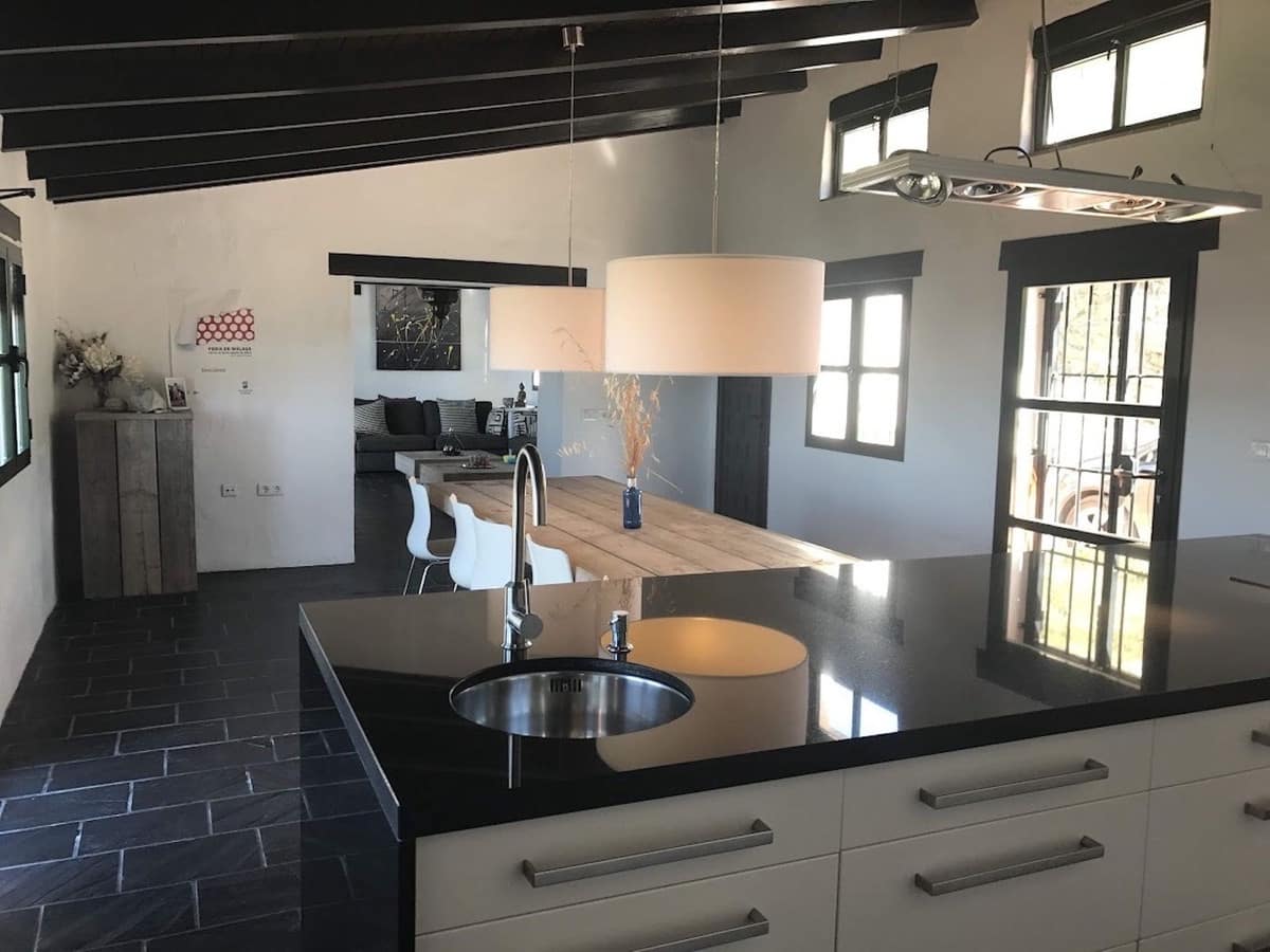 3 soveværelse Villa til salg i Canillas de Aceituno med swimmingpool garage - € 699.000 (Ref: 9035601)