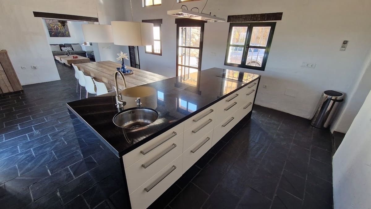 3 soveværelse Villa til salg i Canillas de Aceituno med swimmingpool garage - € 699.000 (Ref: 9035601)