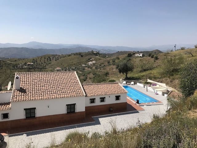3 soveværelse Villa til salg i Canillas de Aceituno med swimmingpool garage - € 699.000 (Ref: 9035601)