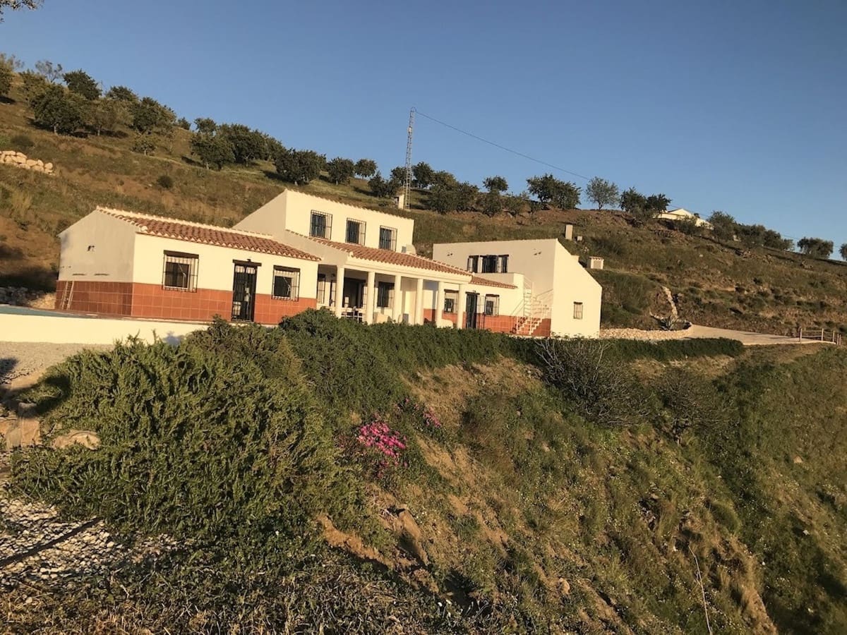 3 soveværelse Villa til salg i Canillas de Aceituno med swimmingpool garage - € 699.000 (Ref: 9035601)