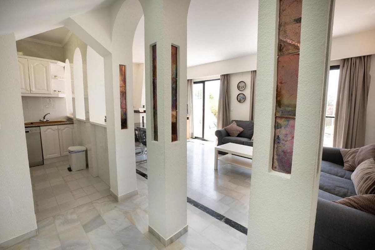 3 sovrum Radhus till salu i Nerja med pool - 390 000 € (Ref: 9528342)