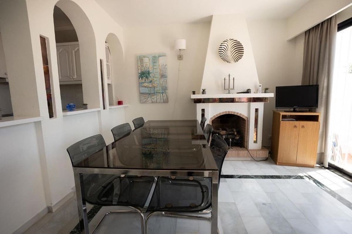 3 sovrum Radhus till salu i Nerja med pool - 390 000 € (Ref: 9528342)