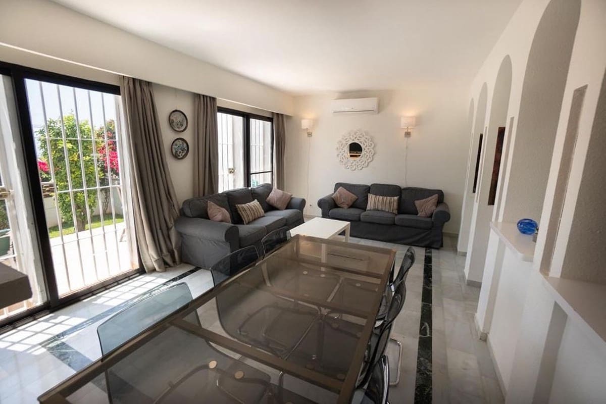 3 sovrum Radhus till salu i Nerja med pool - 390 000 € (Ref: 9528342)