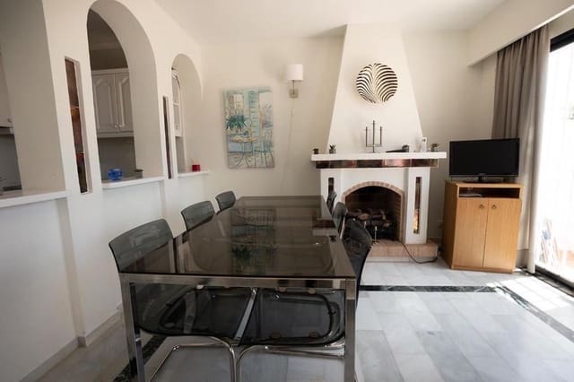 3 sovrum Radhus till salu i Nerja med pool - 390 000 € (Ref: 9528342)