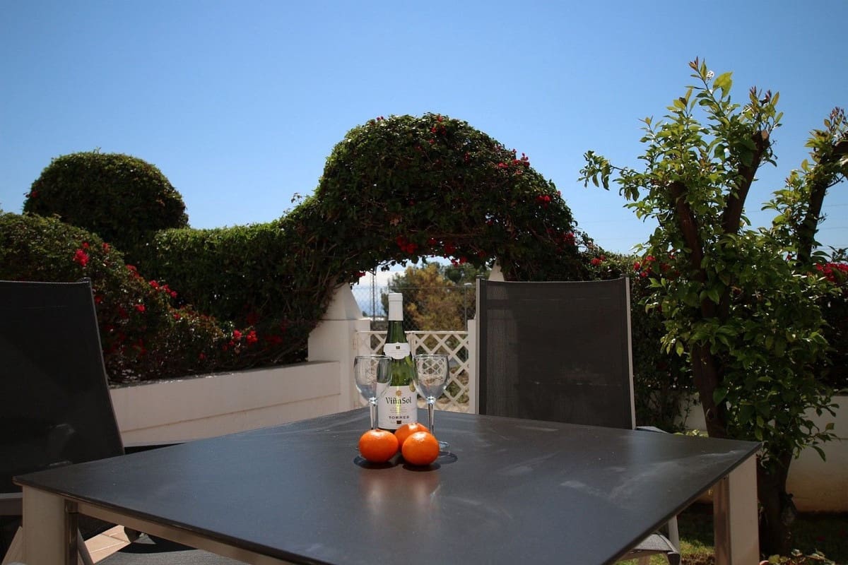 3 sovrum Radhus till salu i Nerja med pool - 390 000 € (Ref: 9528342)