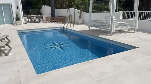 4 soverom Villa til salgs i Nerja med svømmebasseng - € 850 000 (Ref: 9528349)